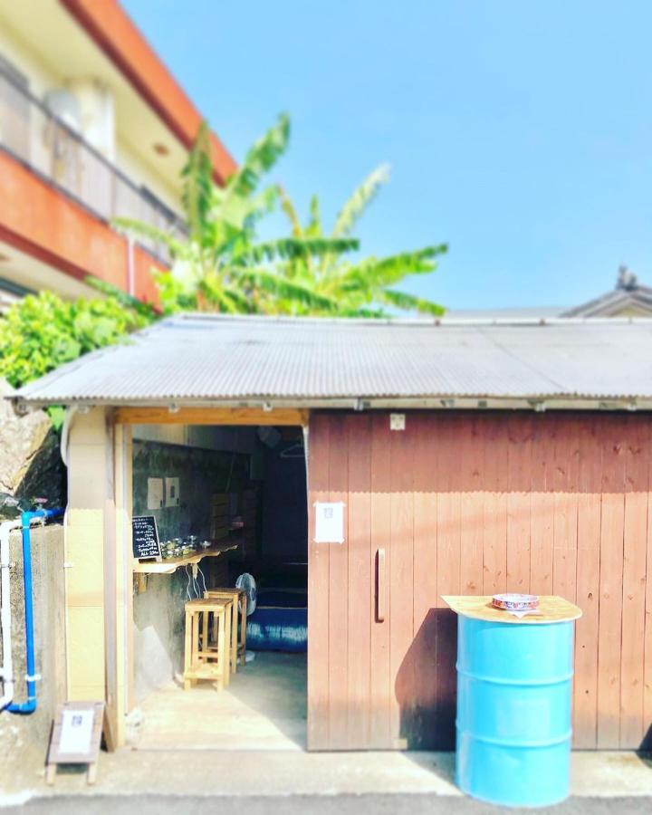 奄美ゲストハウス Hub A Nice Inn Setouchi  Exteriör bild