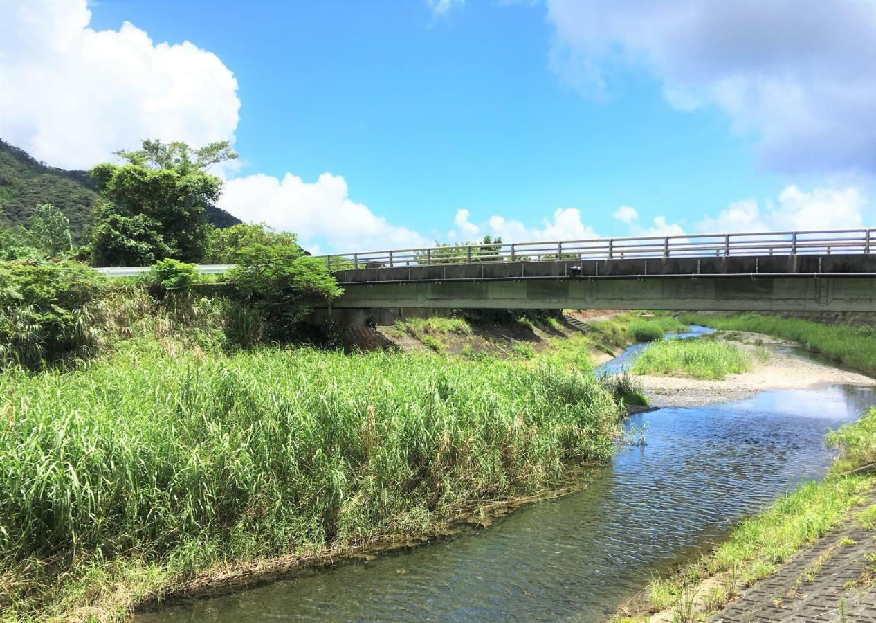 奄美ゲストハウス Hub A Nice Inn Setouchi  Exteriör bild
